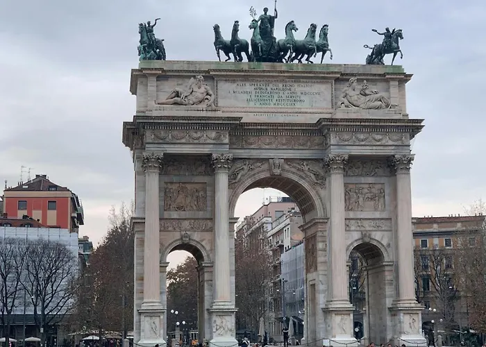 Amazing Attic Max 10 People With Parking & Wifi, Near To 3 Tram Lines And To The Metro - Well Connected To Airports And To The Train Station 아파트